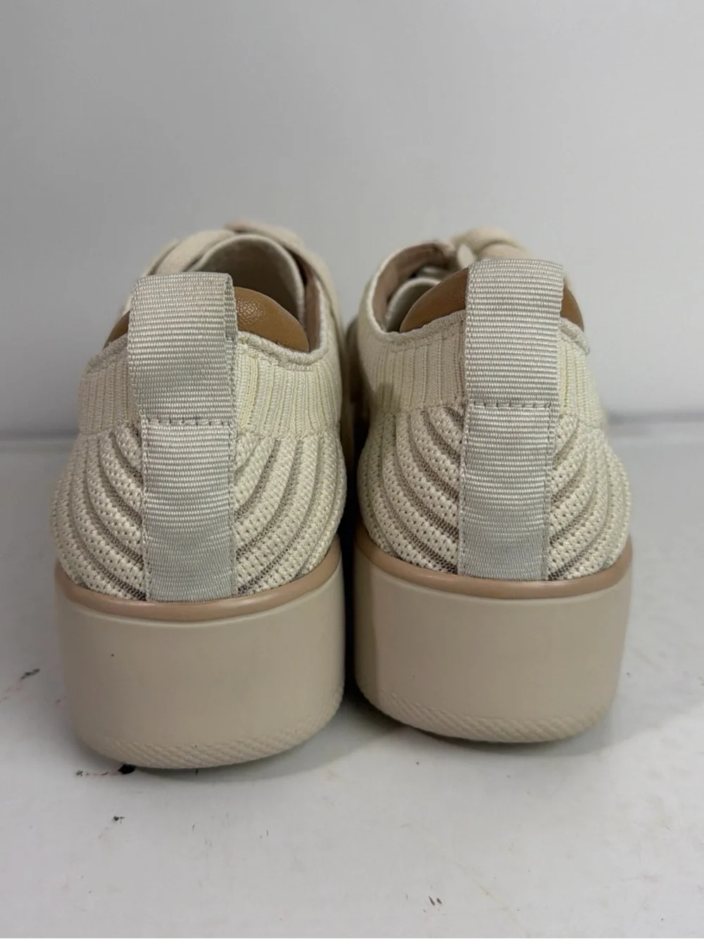 TRAQ by Alegria Cream Knit Platform Sneakers 39 Coastal Comfort